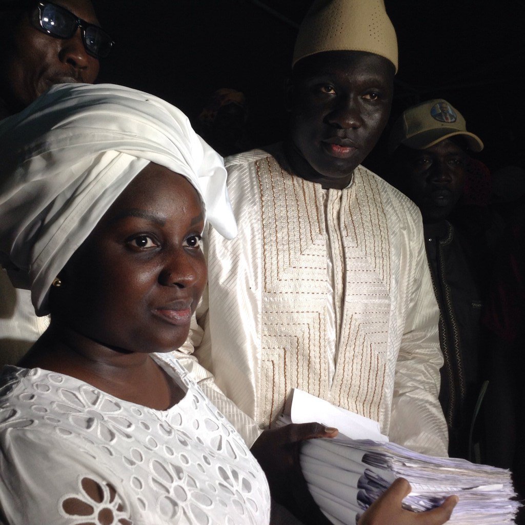 Parrainage : Le Mouvement ” Wa Mangara Doolel Macky” a remis huit mille cent quatre – vingt signature à Ousseynou Kasse le plénipotentiaire de Pape Diouf. siweul.net/2018/10/13/par…