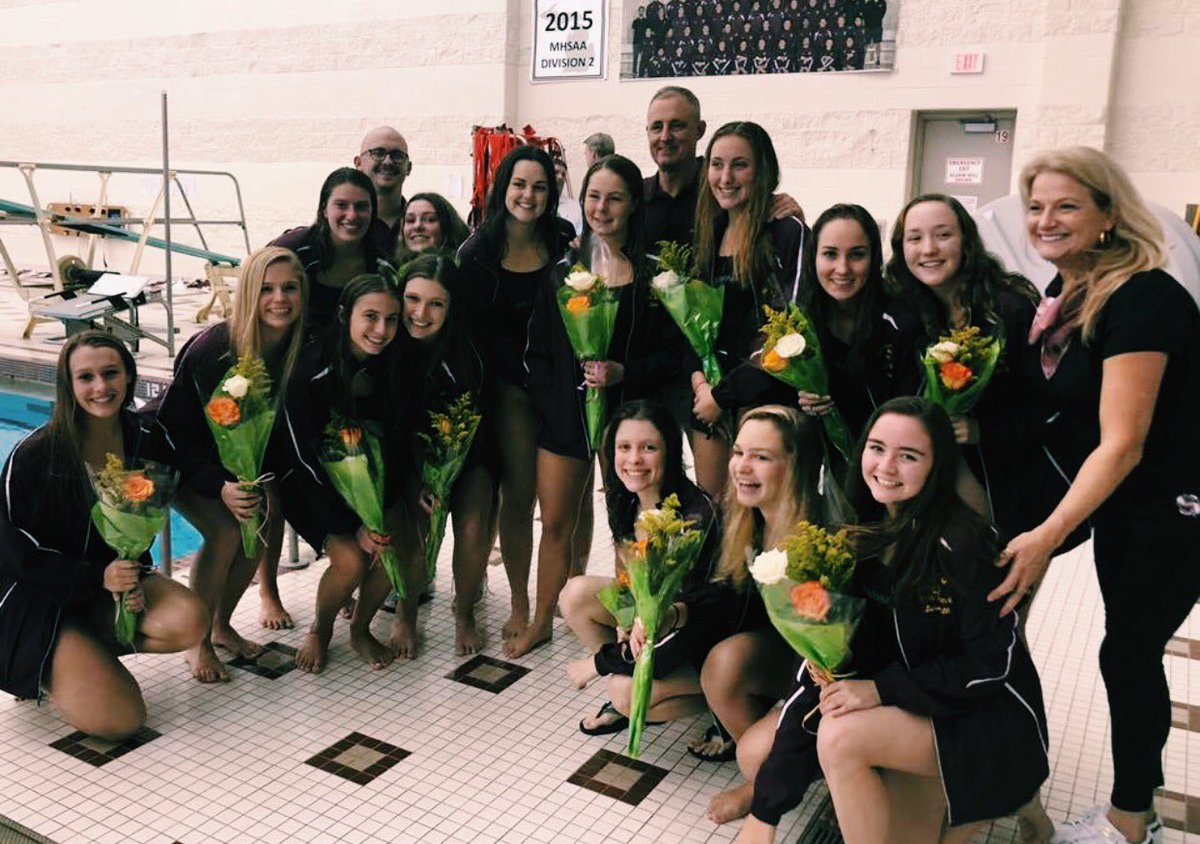 SeaholmSwimmin's tweet photo. congrats to these ladies for a successful senior night✅🐎😁❤️ you all will be missed dearly https://t.co/3UipOodGCc