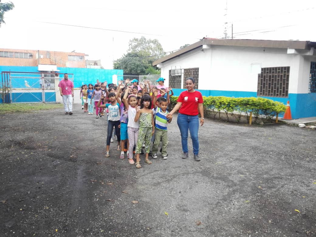 sunadlara's tweet photo. #12oct Cuadrante con las Tradiciones Ancestrales conmemora #DiaDeLaResistenciaIndigena desde #SIPEL Lara con la Comunidad Wayuu del Hogar Casa Abrigo " Los Muchachos" #RedNacionalAntidrogas #PueblosIndígenasEnCongreso https://t.co/Wljlz0HrMy