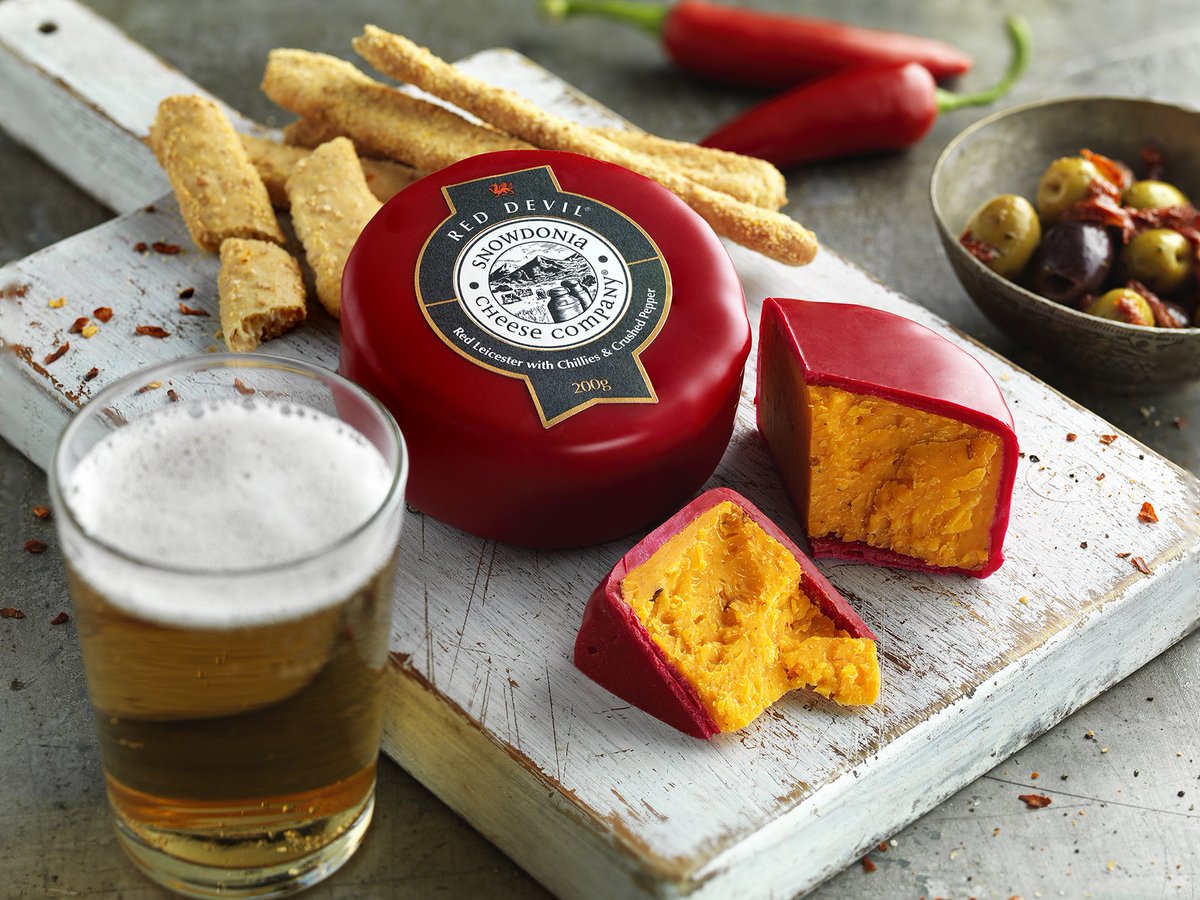atalantacorp's tweet photo. The weekend is calling, let's get the cheeseboards ready! @snowdoniacheese #reddevil #cheese #cheeseboard https://t.co/W2WTzSoCLP