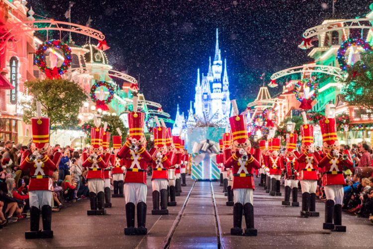 UponAStarTravel's tweet image. ✨Need a last minute holiday getaway?✨

Walt Disney World has put together the perfect Christmas itinerary for you &amp;amp; your family! Read our blog for details!
🎄🎄🎄

buff.ly/2RIhP6Z

#WaltDisneyWorld #UltimateVacation #Christmas #tisTheSeason #Family #UponAStarTravel