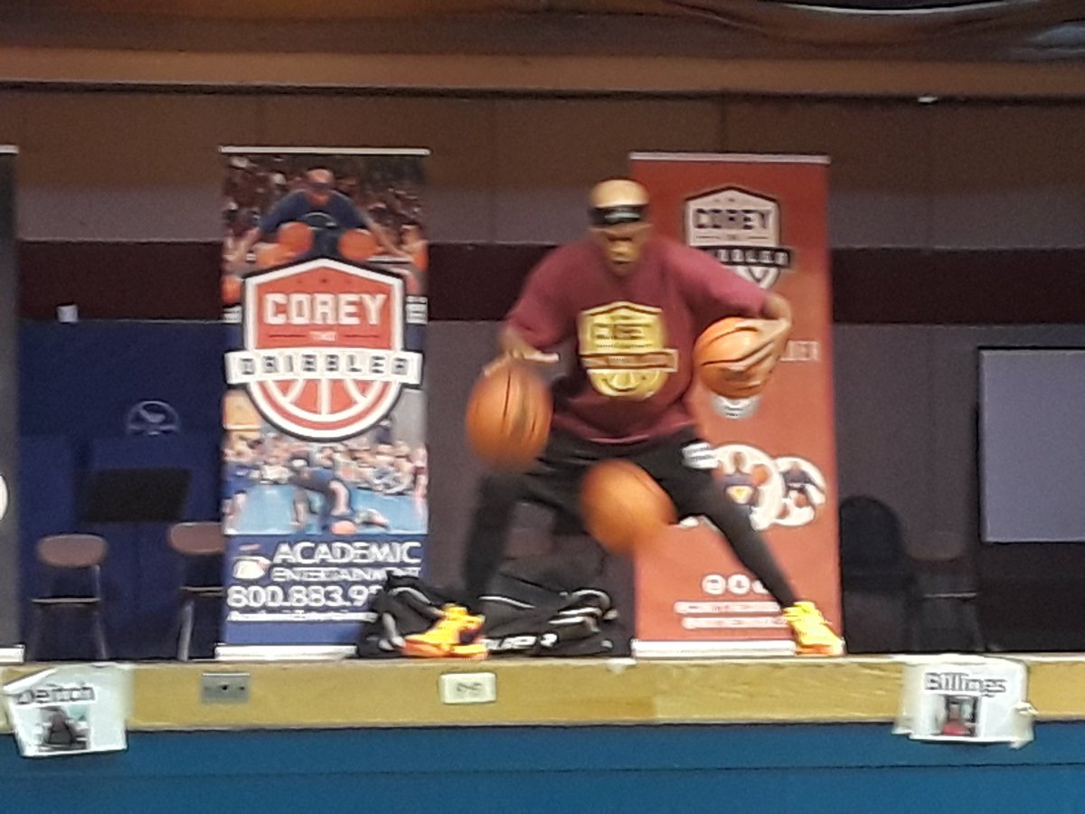 MTL_LMPrincipal's tweet photo. Larchmont Bears learned about respect and persistence from Corey the Dribbler!
#LearningGrowingWorking2gether
#Coreythedribbler
#Iamthedribbler
#LarchmontPTORocks https://t.co/LjJtmrJ3Ua
