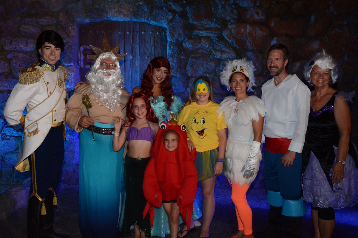 etptravel's tweet photo. Not to brag or anything but our clients Mickeys Not So Scary Halloween party costumes were AMAZING! #familygoals #familycostume #halloweencostume #familyhalloweencostume #disneycostume #mnsshp #mnsshpcostume https://t.co/fOzCA2PjB7