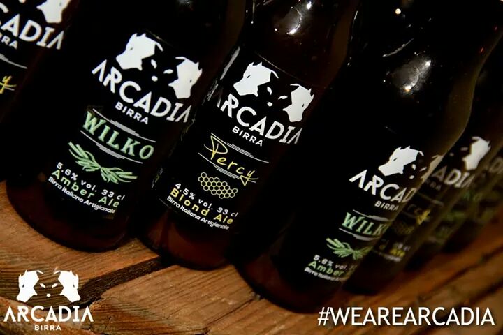 Ordina la #PERCY di <a href="/BirraArcadia/">Birra Arcadia</a>. Fredda,a casa tua in meno di 30 minuti,in tutta #Bergamo con #winelivery

#Blond Ale, #PERCY: Al palato è fresca, #dolce e #seducente. Leggera e con note agrumate

 winelivery.com/products/59f0f…

#birraartigianale #ecommerce #birrabuona #bionda #Beer