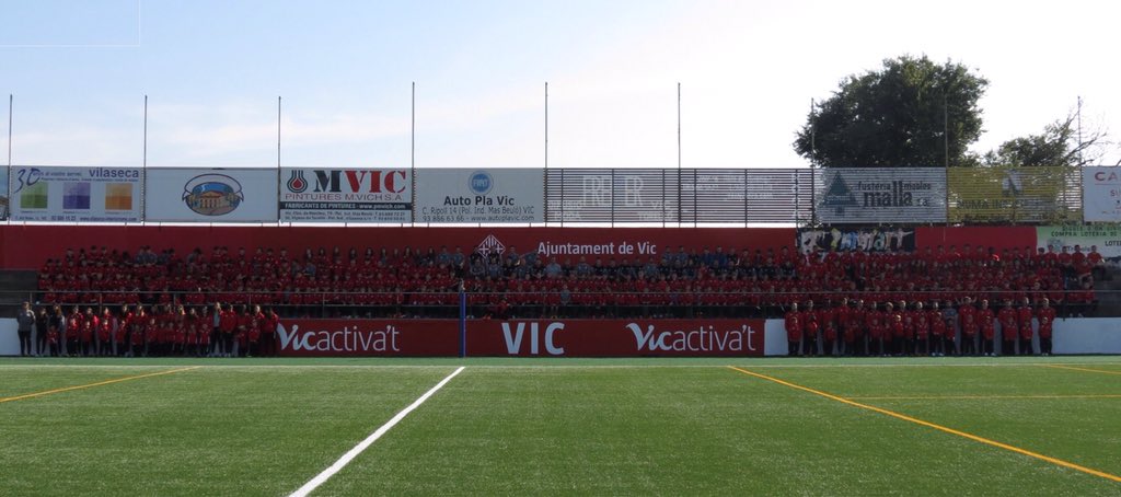 VicRiuprimer's tweet photo. #Presentacióequips2018/2019
Moltes Gràcies a tots els Jugadors, entrenadors/es coordinadors pares mares, avis avies i familiars, autoritats, etc... per fer-ho possible! Sou tots uns Cracks!
#SomhiVicRiuprimerREFO 🔴⚪️ #Futbolcat #futbolbase #futfem #Orgullasa #VicActivat #Osona https://t.co/Q2EpqKwyOS