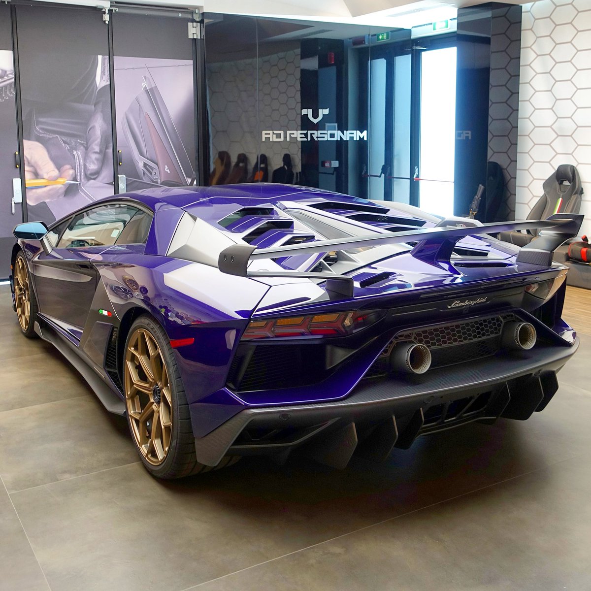 Shmee150's tweet image. Would you like to see an Aventador SVJ in my garage? This spec in the Ad Personam studio during my visit with #A9LegendaryTrips certainly looks fantastic! #Lamborghini #AventadorSVJ #SVJ #adPersonam #Shmee150 #ad