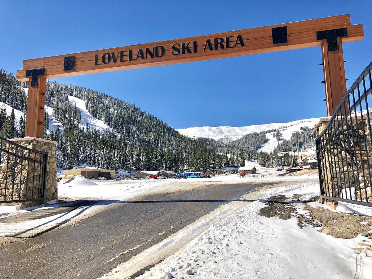 LovelandSkiArea's tweet photo. Bluebird day at @lovelandskiarea ❄️❤️ #cowx #colorado https://t.co/5XQF8uynQd
