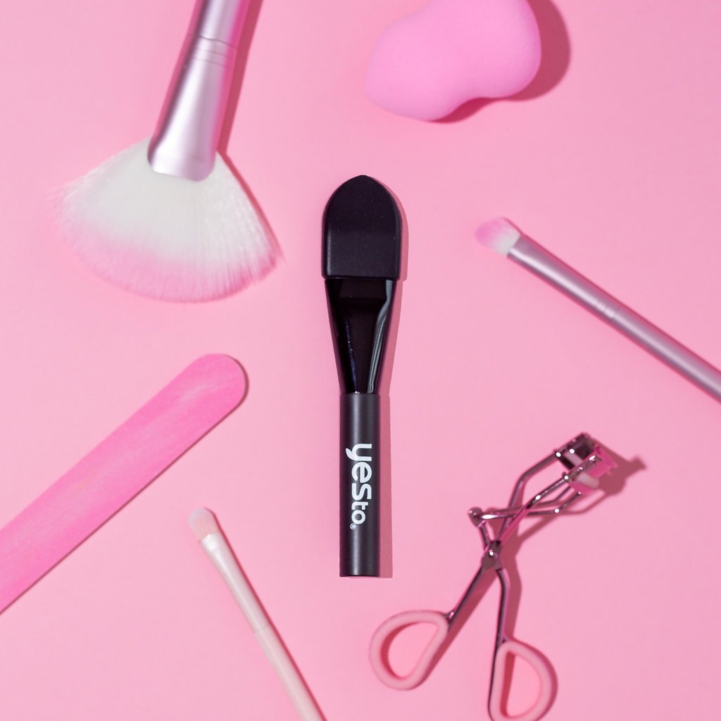 YesTo's tweet photo. The newest tool you need in your kit! Make masking easy, mess-free and fun with the Yes To Mask Applicator, sold exclusively at @ultabeauty ๐ https://t.co/BFnlaATV3J
#ultabeauty #maskapplicator https://t.co/gmQRYHcS8Q