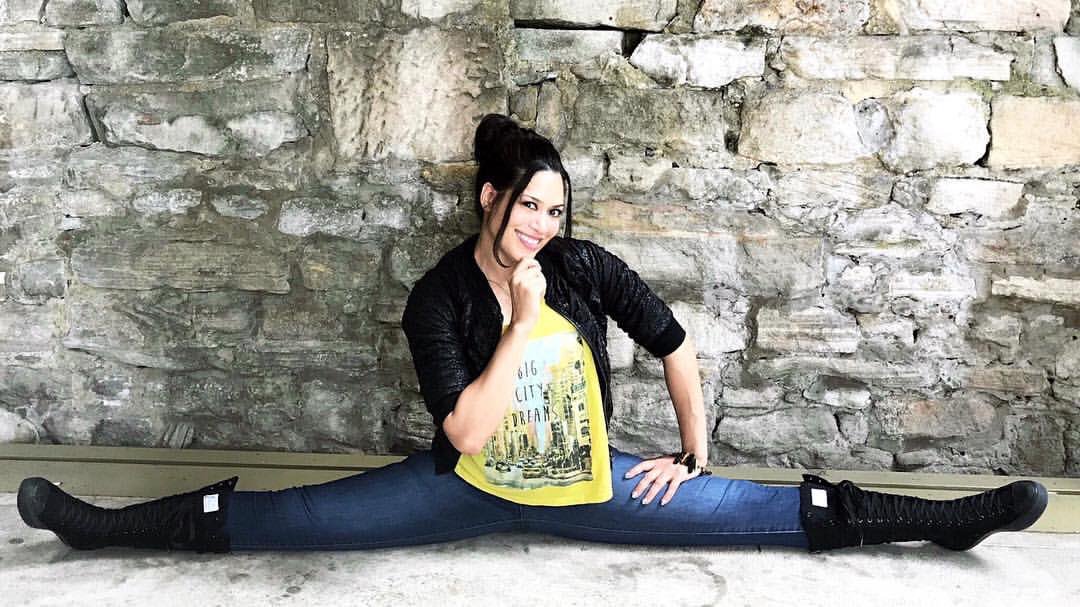 RealMelina's tweet photo. Flashing back today to this picture from Sydney last month.
I’m so cheesy. 😝
#BigCityDreams #TheRocksSydney #Sydney #AussieAussieAussieoioioi #NahYeah https://t.co/tIc3BWeVEP