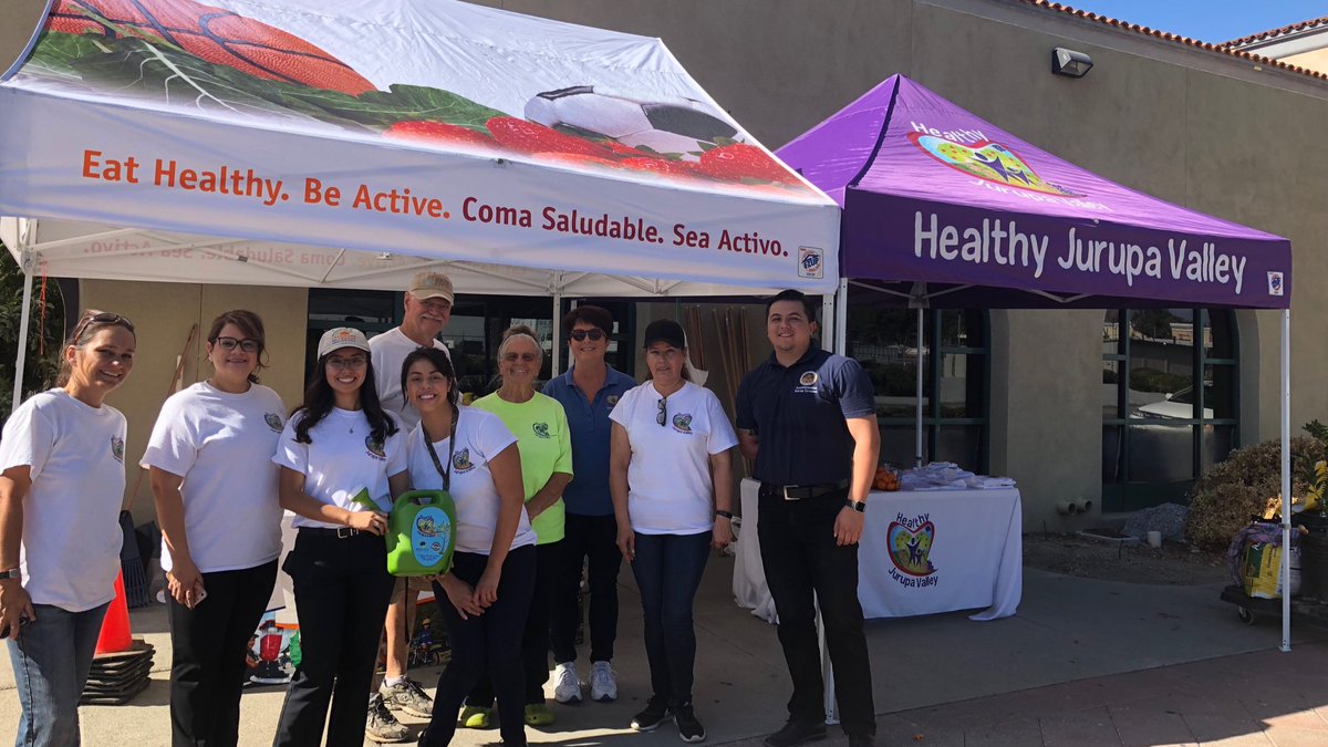 SenCervantes's tweet photo. #TeamCervantes was out bright &amp; early planting fruit trees along Mission Blvd., creating an “edible path to school.” Thanks to Healthy Jurupa Valley &amp; our local businesses, students &amp; families in #JurupaValley will soon be able to enjoy a healthy snack🍊 at arms reach! #AD60 https://t.co/Bro9dVJhEo