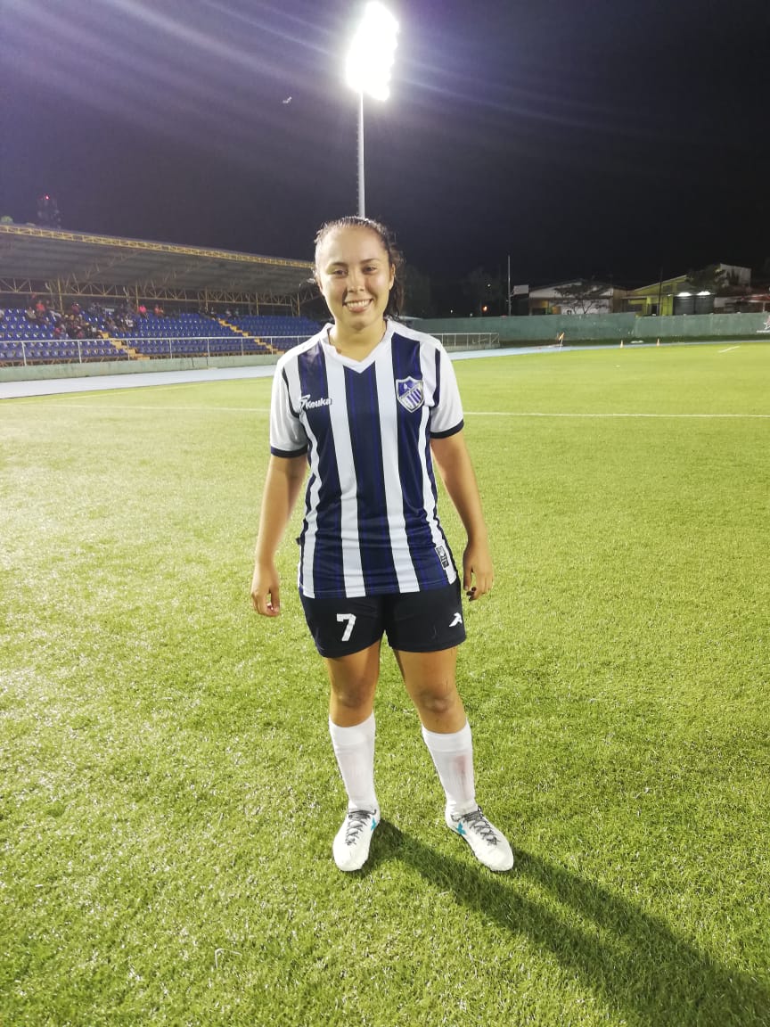 SDAVeraguense's tweet photo. ¡Victoria! Nuestro equipo femenino ganó 1 a 2 a  Santa Gema.
¡Goleadora!
Elizabeth Atencio⚽️⚽️.
#Veraguas #Panama https://t.co/CYFIoYrUtR