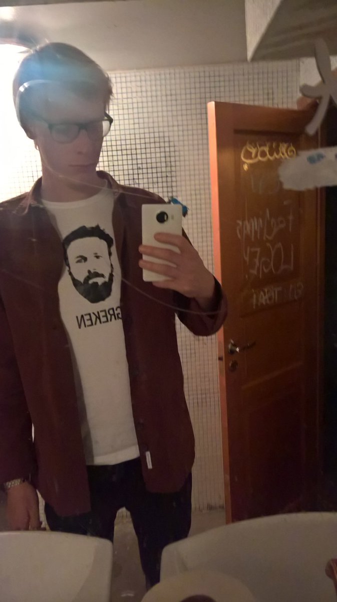 linusAnn's tweet photo. Firar min 25-års dag. #Greken är med. https://t.co/Q3QFfwglM4