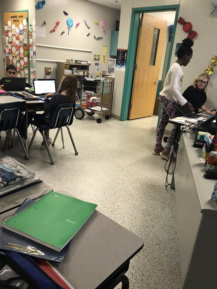 JonesESAACPS's tweet image. Digital conferencing 💻 on Google and color coding a flashback helps students hone in on their small moment narrative story. #unitsofstudy @JonesESAACPS @AacpSeril @LucyCalkins @aacpsoit