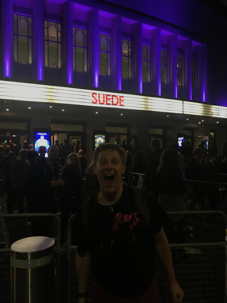 rsilvermusic's tweet photo. Back in birthplace of Hammersmith for tonight’s gig of @suedeHQ @EventimApollo https://t.co/bzAjXdgPdW