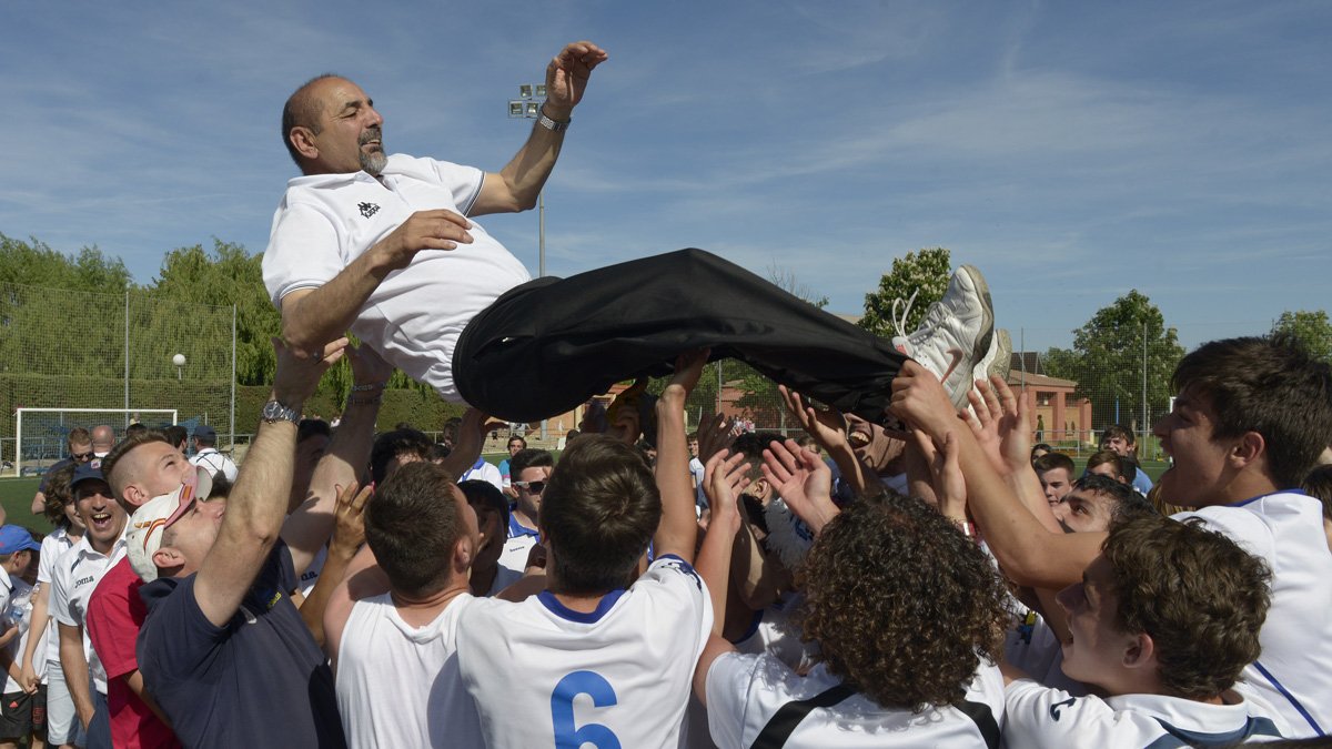 futbolbaseleon's tweet photo. 📋REPORTAJE |

En la temporada 2014/2015 el @cdfpenaleon lograba un histórico ascenso a División de Honor.
👉 ¿Sabéis que ha sido de los jugadores de aquella plantilla? 👈
Aquí os lo contamos todo:

▶️https://t.co/DD6m1OA3NE

#leonesp https://t.co/uxox8uKQyk