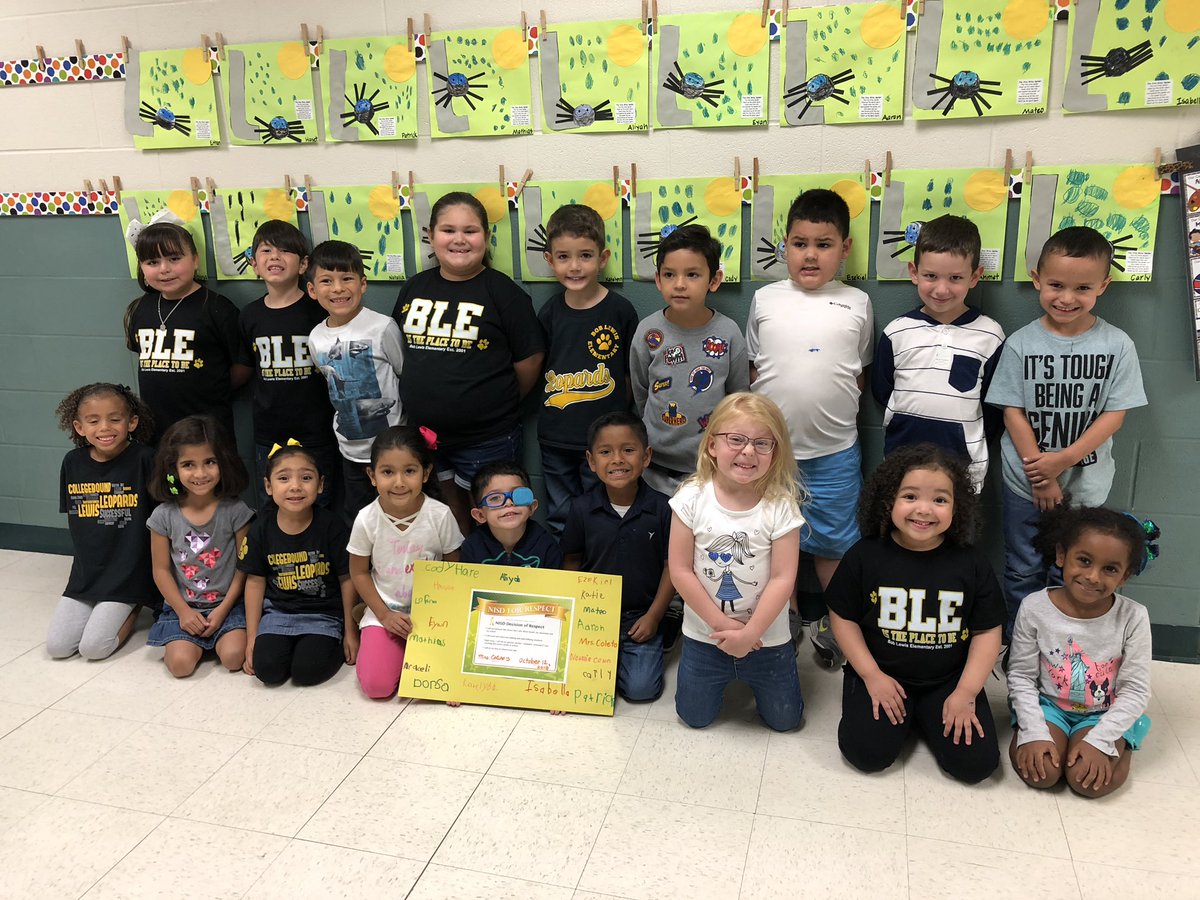 BLECounseling's tweet photo. Today we pledged to treat ourselves and others with respect and to avoid and report bullying situations. 2018-2019 is going to be the best year yet! @NISDCounseling @NISD @NISDLewis #ThisIsNorthside #ThisIsLewis @NCANorthside #NISDInspired #LewisInspired https://t.co/u9MdzERoYj