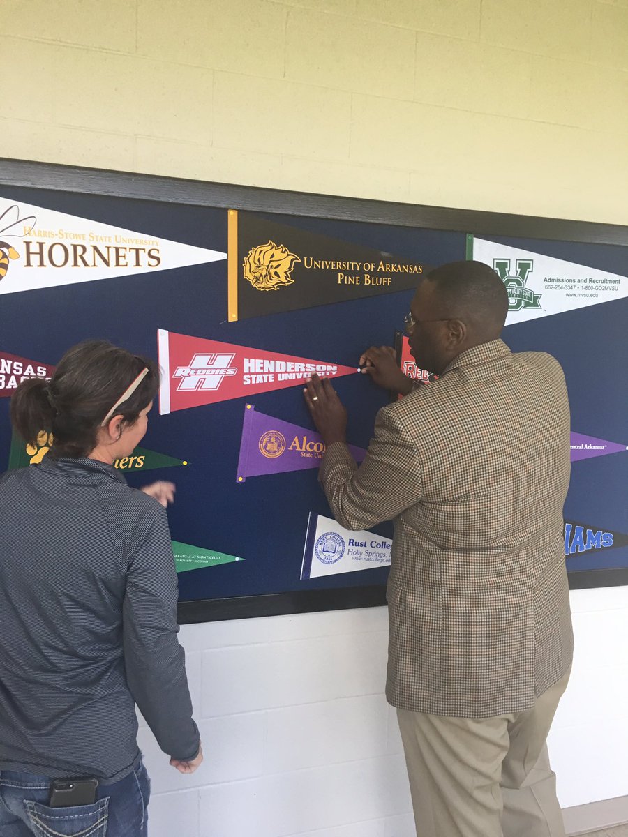 RealGlenJones's tweet photo. It’s so good to come back to where it all started - @BlySchools @BlyHigh - to celebrate my 30th high school class reunion this weekend!! Big thank you to the BHS leadership team for letting me share about the many wonderful things happening @HendersonStateU! #DEFINITELYOLD https://t.co/xq7zbRXMQI