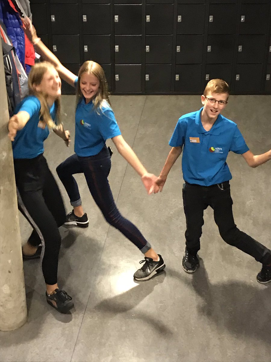 AliceLeijten's tweet photo. Vanavond bij @AERESemmeloord het symposium over #waterstof. Een mooie pr rol voor onze leerlingen😉 @PioniersvdT bedankt voor deze boeiende avond! https://t.co/4Cni9juyHx