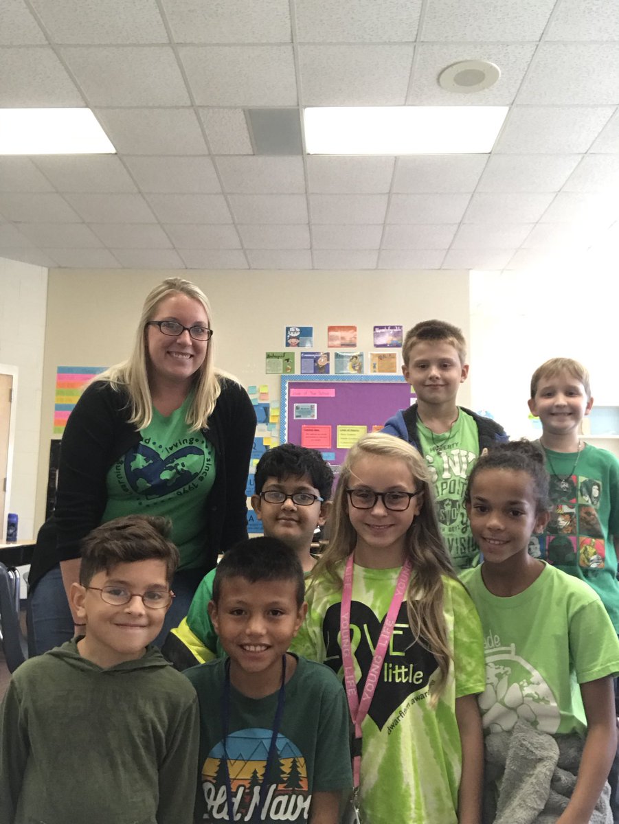 MrsGordon_WHES's tweet photo. Wearing green today to support dwarfism awareness month💚💚 #groWHere https://t.co/7fnagWReY5