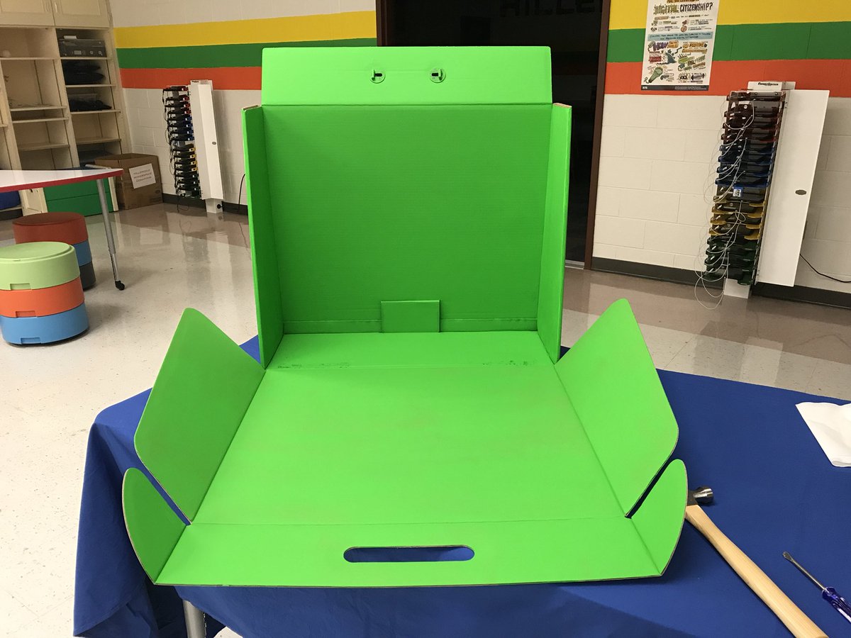 MrPicard_HES's tweet photo. Found a great new use for those empty #iMac boxes. Mini green screen stages for our stop motion animation movies. Canโt wait for the kids to start this project! #HappyHillendale #HESTech https://t.co/TSRrIUVbWx