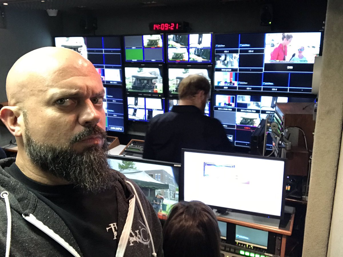 ScottPorterTN's tweet photo. Who’s ready for HAUNTED LIVE? Tonight at 10/9c on @travelchannel Here’s a quick view from inside the command center where the magic happens! See y’all soon!
.
.
#hauntedlive #tv #live #paranormal #ghost #haunted #production #buttonseverywhere #magic #TWC #Tennessee https://t.co/hpOGb6DRdF