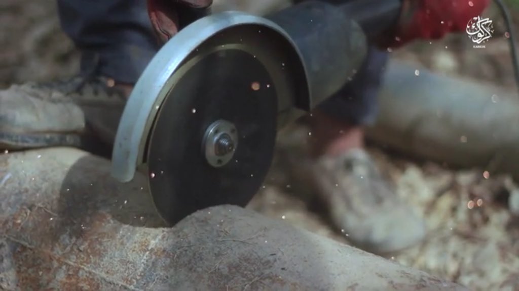 HKaaman's tweet image. Most recent IS video from Kirkuk area interestingly showed how they use steel pipes to efficiently construct cylinder IEDs en masse