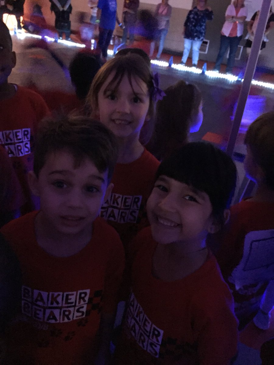 Mrs_Eller_'s tweet photo. We had an AWEsome Time at the Fun Run!! @bakerelembears #JourneyToAWE #boosterthonfun https://t.co/uzeP92U4Op