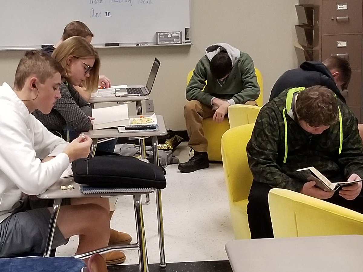 GoTeamEnglish's tweet photo. Teen Read Week rocks! Had so much fun today reading! #cllionpride #TeenReadWeek https://t.co/DeC1nnvJZD