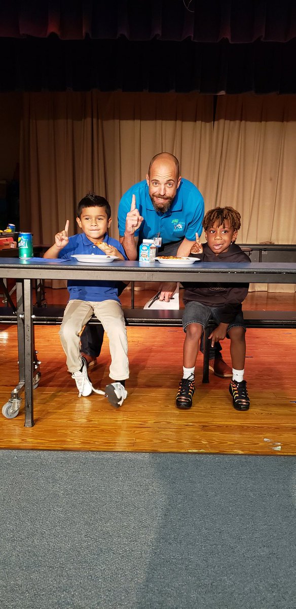 This week first grade winners!! #proudteacher #superpod <a href="/PTEDolphins/">PalmTerraceDolphins</a> @tharris278