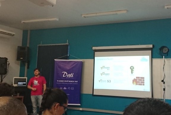 gmsantos__'s tweet photo. Ricardo Klein falando sobre compliance em nuvem com #aws #oktoberCloud https://t.co/TBW8n8fdZG