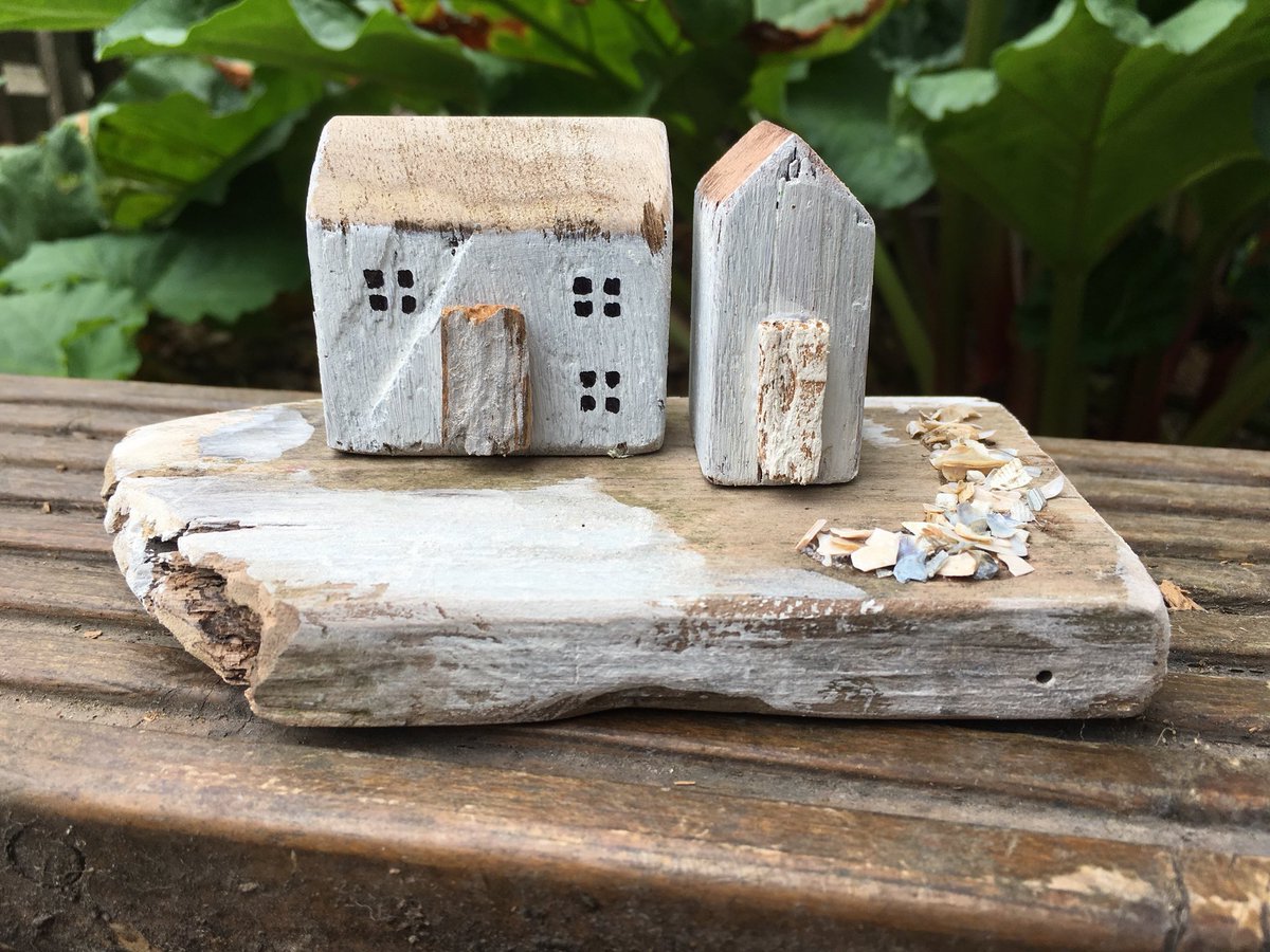 MaisonByMarian's tweet photo. These four remind me of everything lovely about our coastal beaches. #etsyfinds #etsyshop #driftwood #reclaimedwood #housewarming #etsygift #shopetsy #etsyuk #beachgift #grey #rustic #driftwoodcottages #driftwoodgifts #shophandmade #christmasgift #stockingpresent #handmadegift https://t.co/QAeWJJ67oP
