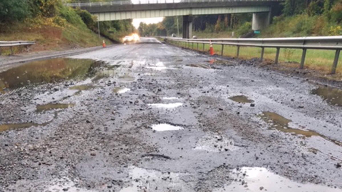 NBCConnecticut's tweet image. TRAFFIC: I-395 south in #Killingly reopens after emergency roadwork nbcct.co/78uT931