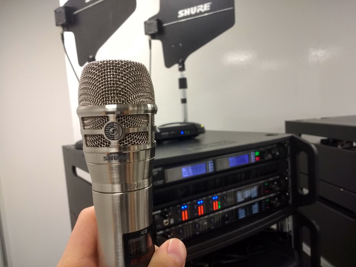 GSAProduction19's tweet image. Our sound students were fortunate to visit @ShureUK earlier this week looking at RF, the upcoming changes to the 700MHz band and Shure #AxientDigital including the ADX1M transmitter. Thanks Timo for having us. 🎙️