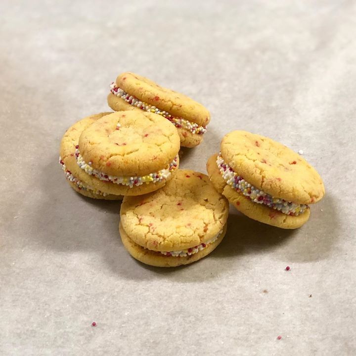 TheCakeShopTrea's tweet photo. Vanilla sprinkle cookies 😊🍰🍪 #cake #cakes #thecakeshop #cakeshop #thecakeshoptreatbox #pembroke #pembrokeshire #Pembs #brownie #blondie #chocolate #whitechocolate #treats #pastry #pastrychef #welsh #wales #British #treatbox #sprinkles #vanilla cookies #vanillasprinkle #vani… https://t.co/QGMQZSbR68