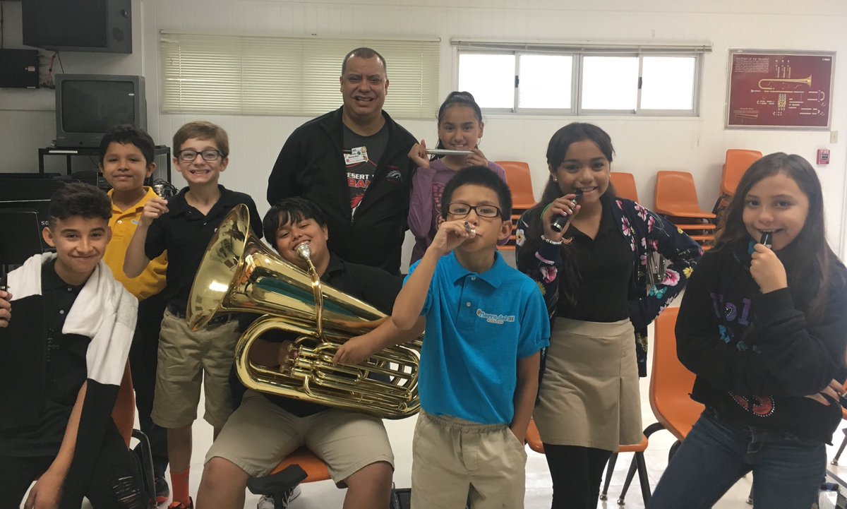 TashaAngeles's tweet photo. The Sundancer Band always looks forward to Friday!!!
Thatโs when Mr. Melendez from @DesertViewBand swings by for a visit!
๐คฉ๐ผ๐บ๐ท๐ฅ๐ถ๐ต
#SundancerBand โ๏ธ
#FutureStallions ๐
#FutureKnights ๐กโ๏ธ
#u_knighted ๐๐ผ https://t.co/r8gkmqjtSJ
