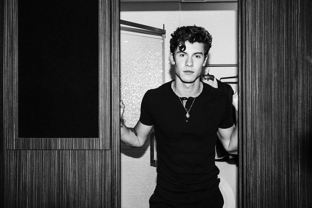 UMusicColombia's tweet photo. El mejor momento del día es recordar los buenos éxitos de #Rock con una de las más grandes estrellas de la música actual, escucha el cover en honor a #FreddieMercury que realizó @ShawnMendes en #UNDERPREASURE 😱🤘🎸😍 https://t.co/f9RnD3YSRF https://t.co/W6EIsEbzzz