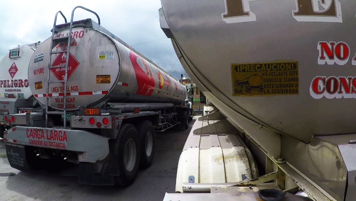 carito256's tweet photo. ELN, disidencias y delincuencia común siembran terror  en las carreteras de Arauca. Distribuidores de combustible tienen en riesgo todos los días sus camiones. #GuerraDePrecios <<https://t.co/6u2rN8UxLi>> @TestigoDirecto https://t.co/rcnEp2jzhn