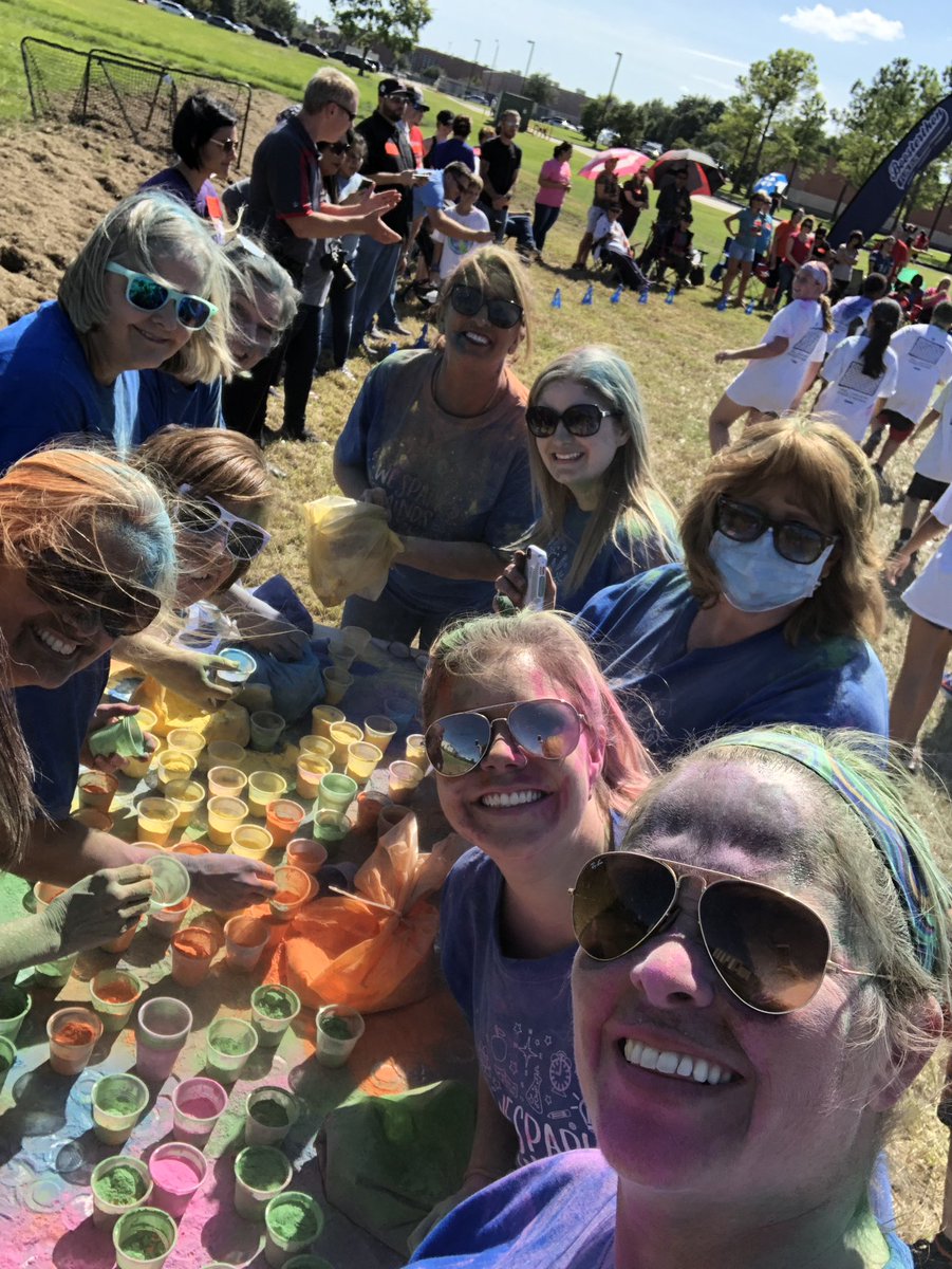 cnespeca1's tweet photo. Color run @RobisonES #successatRES https://t.co/UzI4SacIXv