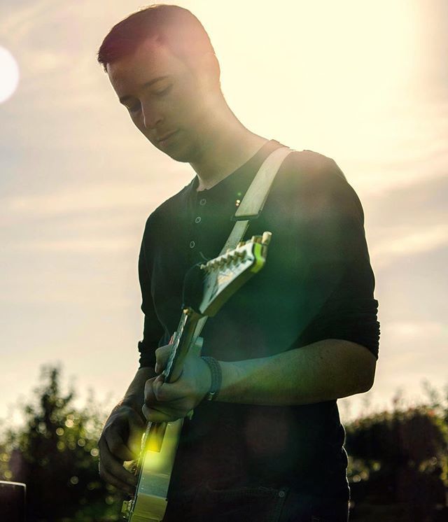 RexPearson's tweet photo. Nothing quite like jamming outside! Have an awesome weekend! #guitarlife #buskinglife #projectyoutube
Photo Cred @focus.gg https://t.co/tG5LhHfFRH https://t.co/eOdxQuuftD