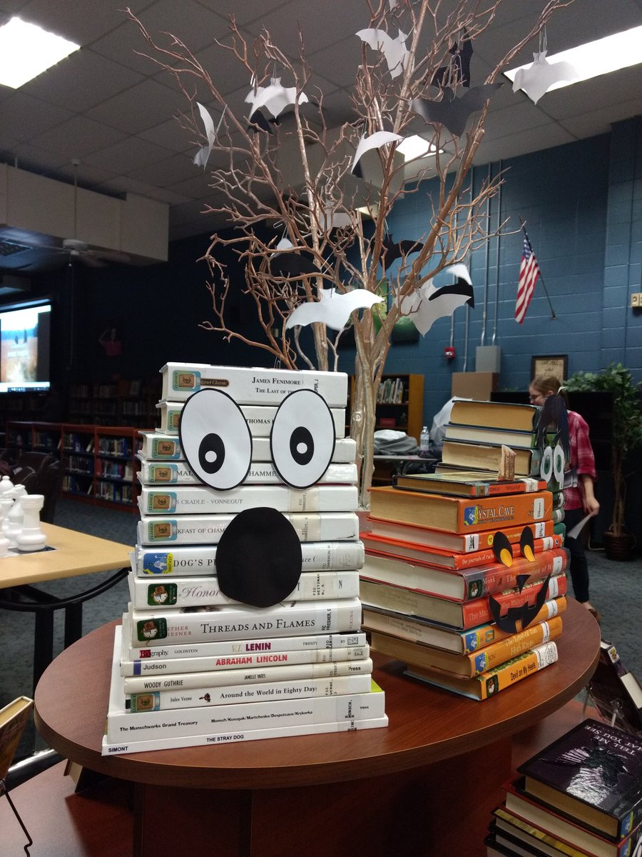 readonthehill's tweet photo. It's getting #spooky in our #spslib
Come checkout a book for some #weekendreading
#spslib #heretohelp #librarylife #library #librarydisplay #teenlibrary #highschoollibrary #books #book #october #octoberdisplay #bookrecommendations https://t.co/xIxH2v7Xla