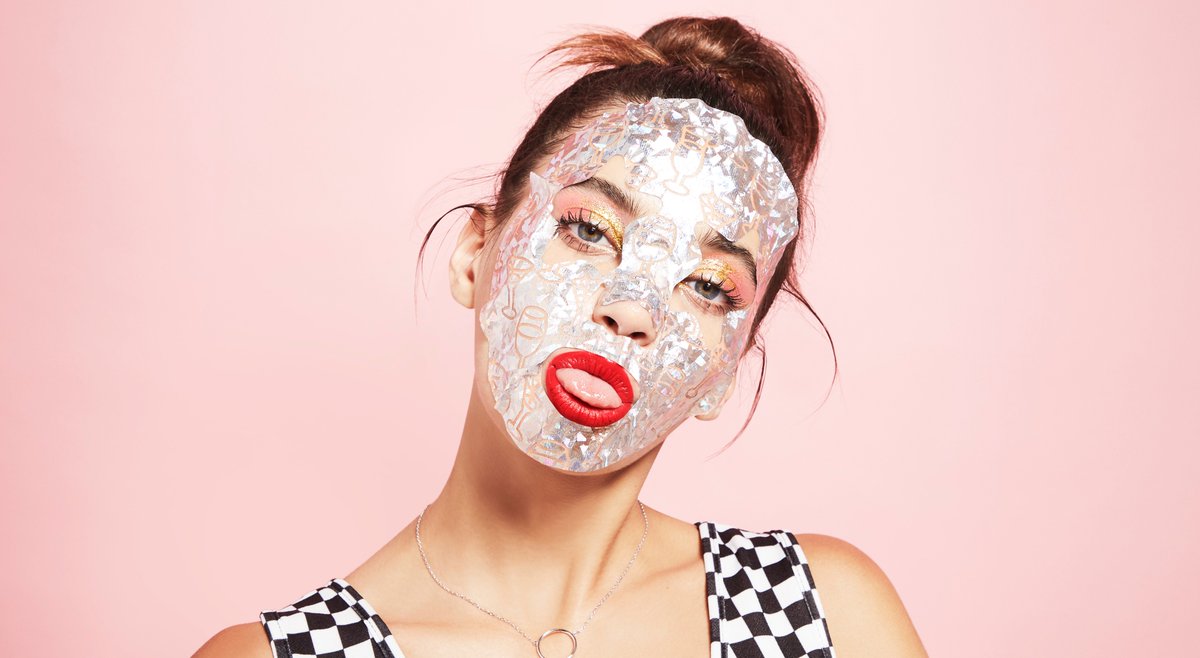 blissworld's tweet photo. Introducing the Hangover Fix Foil Sheet Mask! 🍸It's formulated with electrolytes to help replenish and rebalance. 
.
Available now on https://t.co/7b5LjqUQLE and https://t.co/HQUbI3yjYQ @ultabeauty. Available at @Target on 10/14. #ThisIsBliss #HangoverFix" https://t.co/lpfByz3Rn7