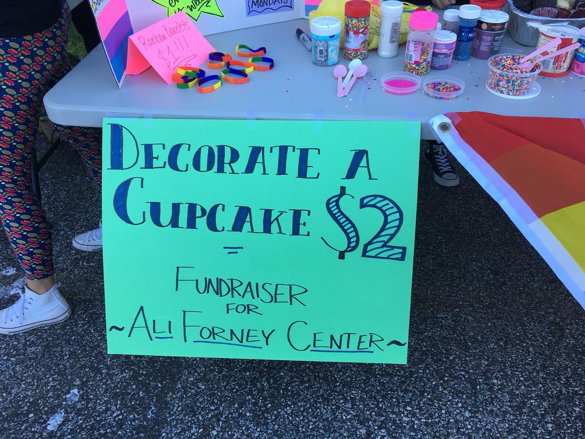 DrKrisBrown's tweet photo. We’ve got it all today at the Homecoming Festival!  Still time to get here and enjoy!  #SHHS19 https://t.co/S32CWEqMYm