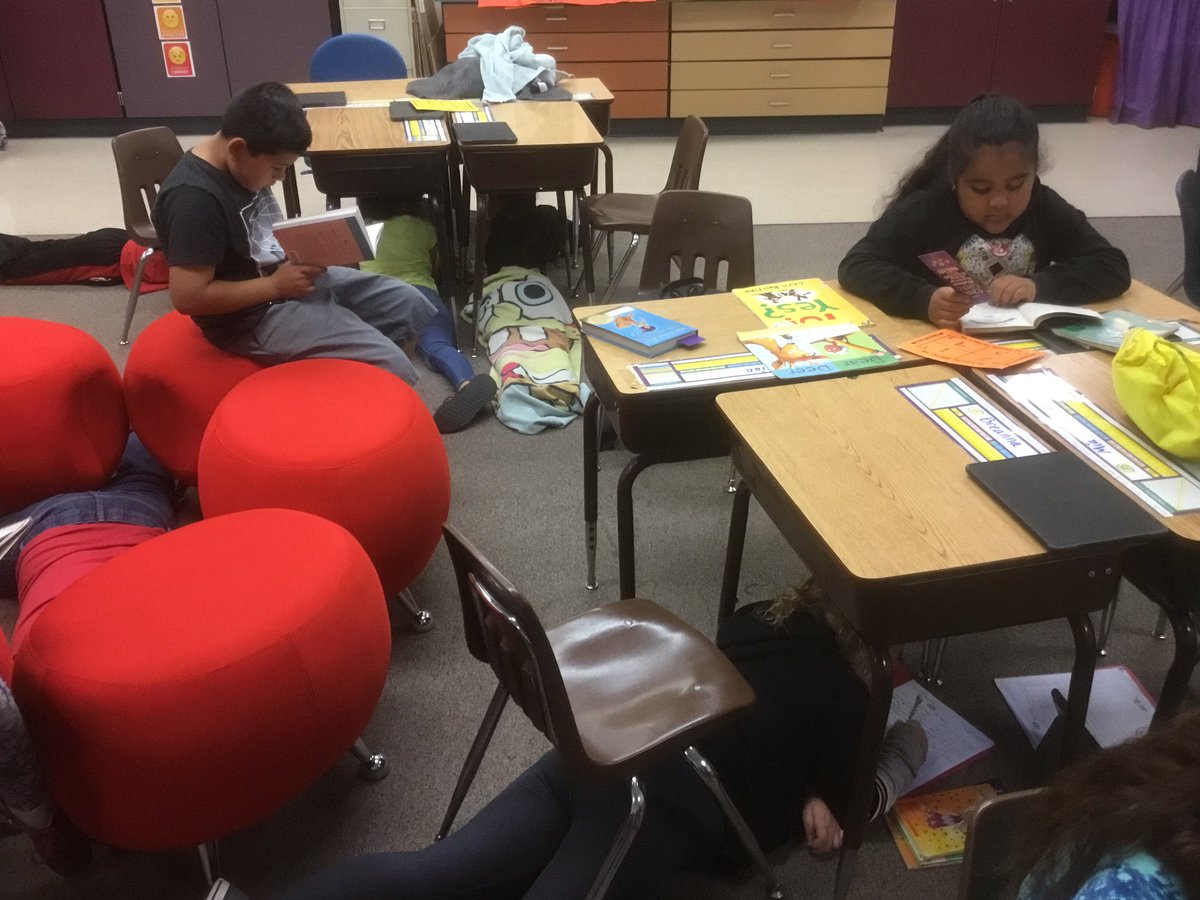 mrsBoydOG603's tweet photo. AR time...Working hard to meet our goals. Why not be comfy and enjoy ourselves in the process!? #life_long_readers #ogstars #bsdproud @OGPrincipal @MrsBoudreauxVP https://t.co/ckcdvhZo3s