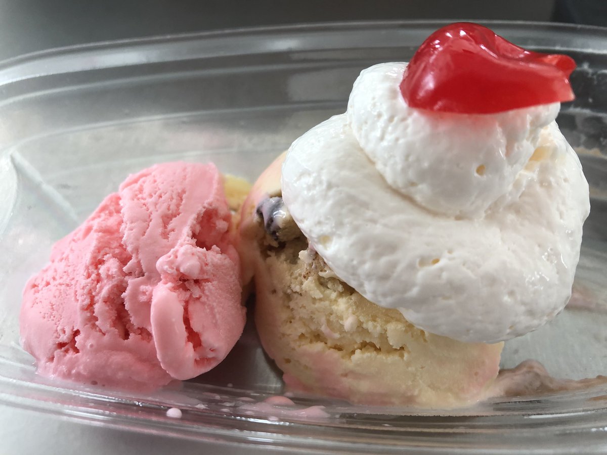 HomewoodGrill's tweet photo. Today begins our closing weekend. 

Only 2️⃣ more days left for scooping. Call us ahead at 217-342-4677 to place an order to enjoy in the warmth tonight! https://t.co/HHJdN4Nzyp