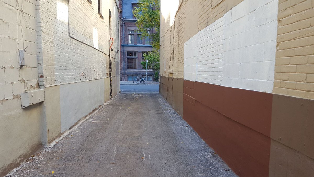 DowntownYonge's tweet photo. Can you spot the difference? Here's an example of one of the things our wonderful #CleanStreetsTeam does best! #YongeCleans https://t.co/PQsUONIG3f