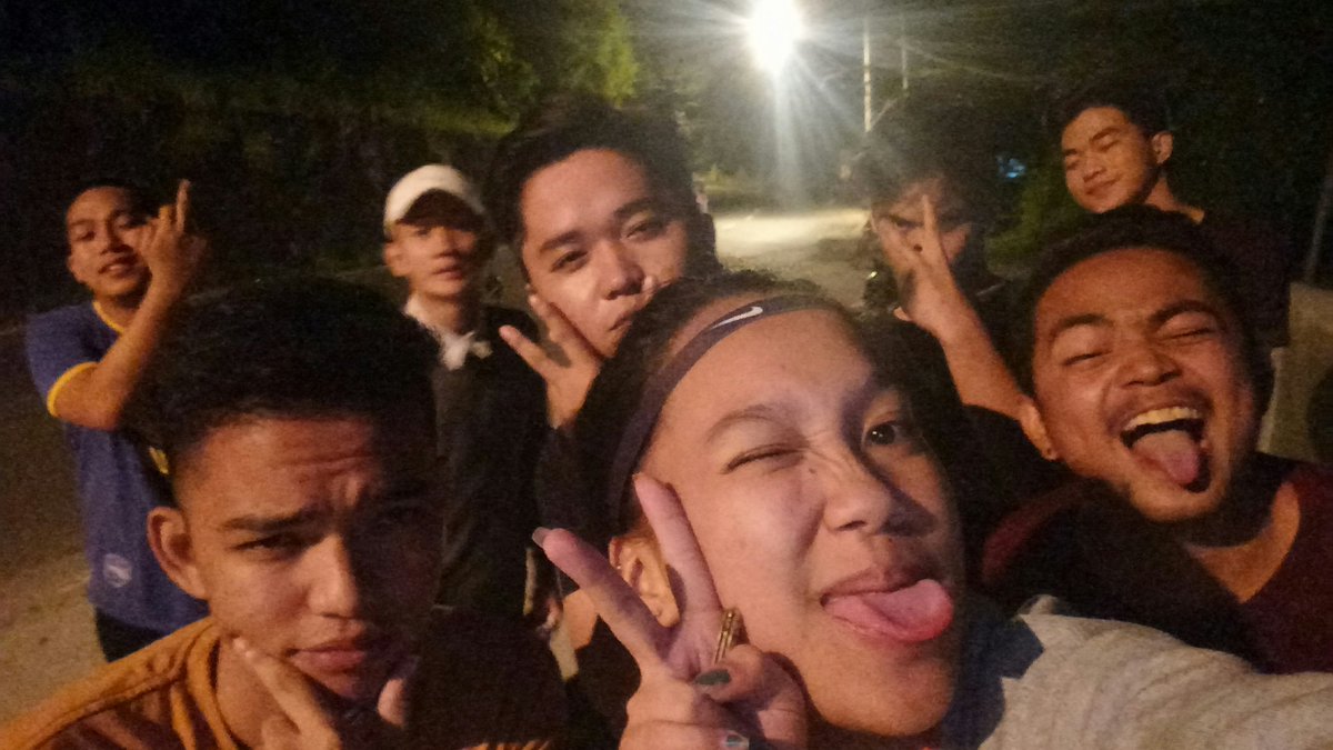 sanxchong's tweet photo. Hoy putangina sobrang saya ng araw na to hahahahahahahhahahahahahahah diko malilimutan to #byeiphone6 #resbak4v2 https://t.co/Q4cBJWB6yG