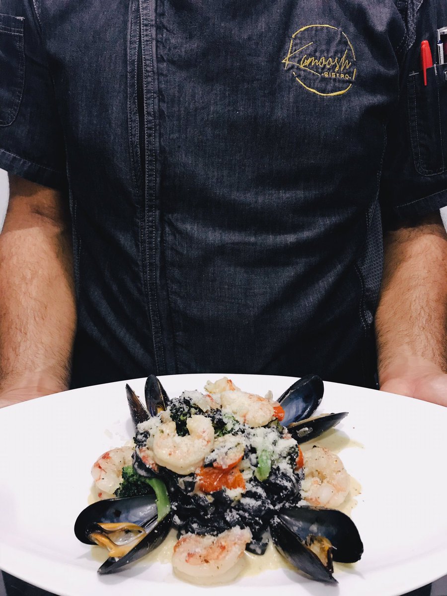 Kick off the weekend with our feature pasta! Squid ink fettuccine with fresh PEI mussels, wild pink Argentinian shrimp, grilled broccoli, grape tomatoes, shallots, chillies, Parmigiano- Reggiano in our garlic pernod cream sauce
