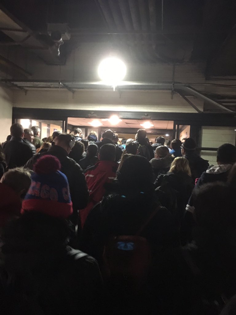 smv543's tweet photo. Wtf @metraBNSF? Seriously get your shxt together already!!! @OnTheMetra @Metra #Metrafailsagain https://t.co/FGp1Oq8sAz