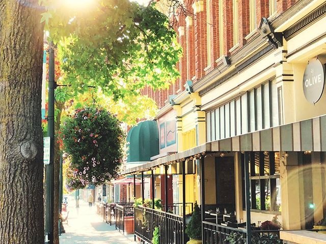 It's a warm, sunny, fall day in Walla Walla! It pairs incredibly well with a downtown stroll and glass (or bottle) of wine. 🍷☀🍂

📷: @markvandonge