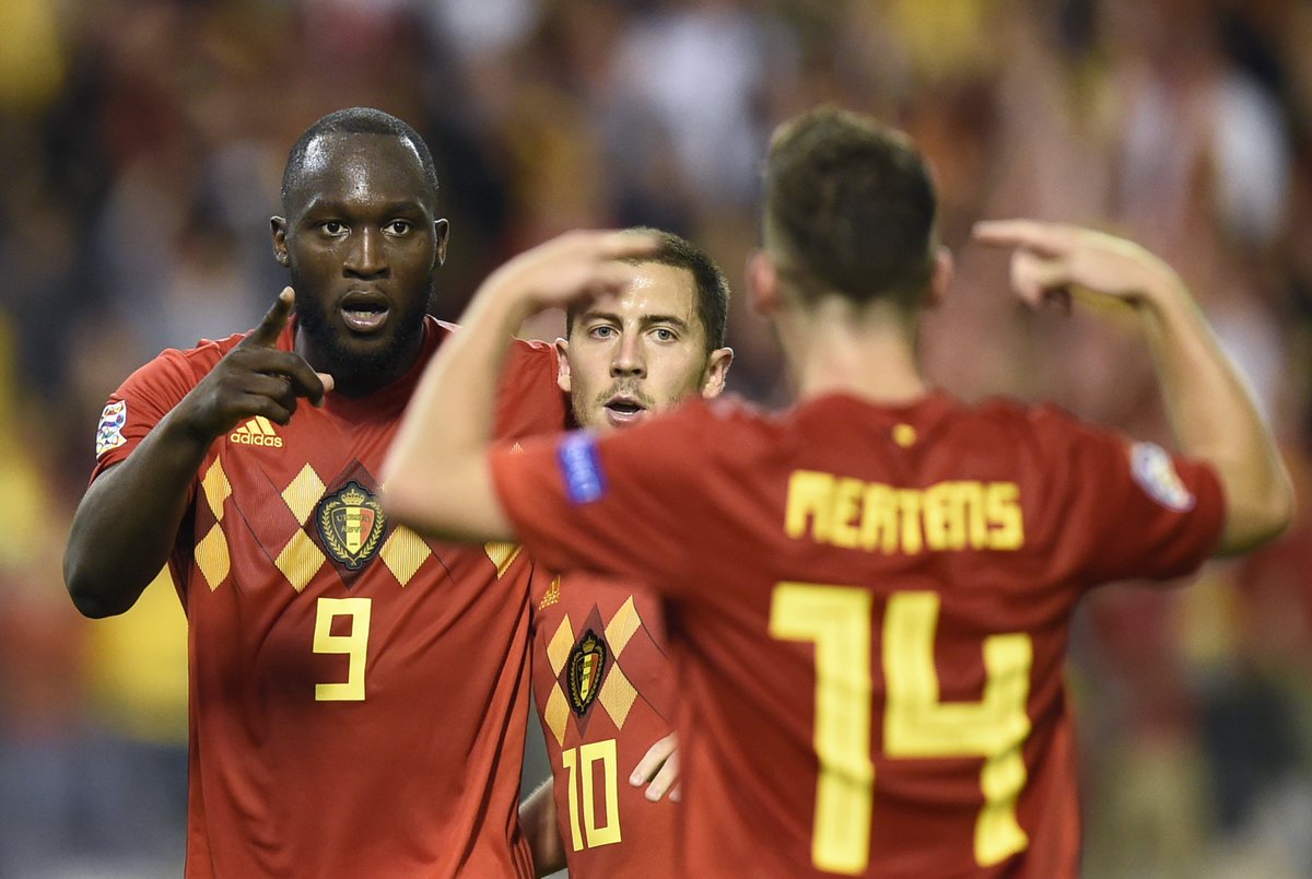 Lukaku y Hazard celebran con Mertens un gol del Bélgica-Suiza.